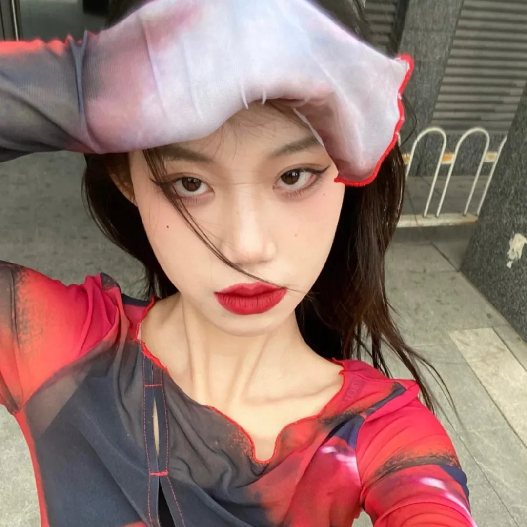 拿针的女孩
